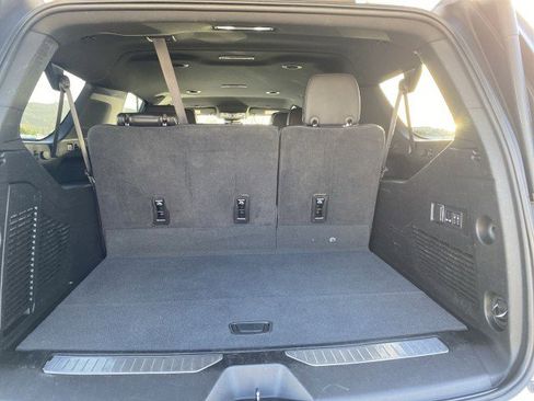 Used 2024 Chevrolet Suburban Premier image 25