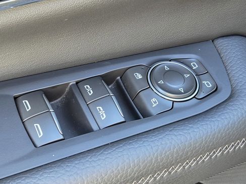 Certified 2025 GMC Yukon Denali image 17