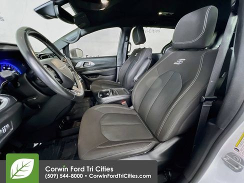 Used 2021 Chrysler Pacifica Touring w/ S Appearance Package FWD image 24