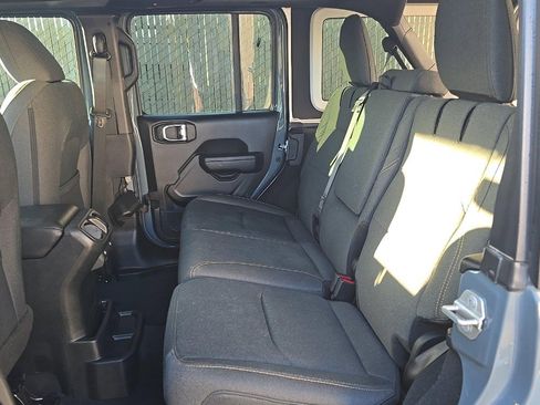 Used 2024 Jeep Wrangler Unlimited w/ Convenience Group AWD/4WD image 10