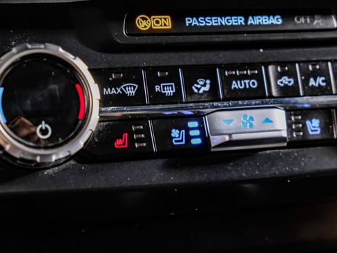 Used 2022 Ford F350 Lariat w/ Lariat Ultimate Package AWD/4WD image 26