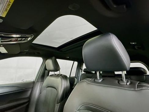 New 2025 Jeep Grand Cherokee Laredo image 21