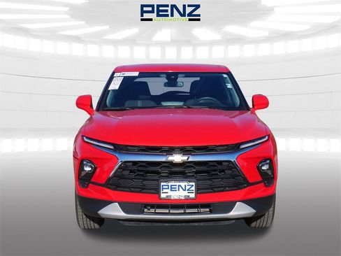 Used 2023 Chevrolet Blazer LT image 2