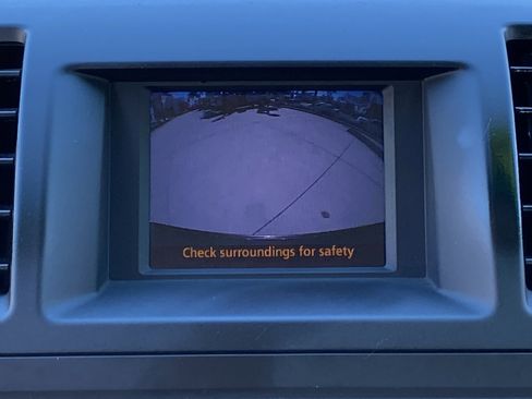 Used 2012 Toyota Highlander FWD w/ Tech Pkg image 24