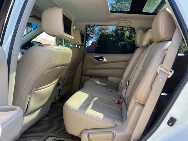 Used 2015 Nissan Pathfinder Platinum w/ Family Entertainment Package FWD image 15
