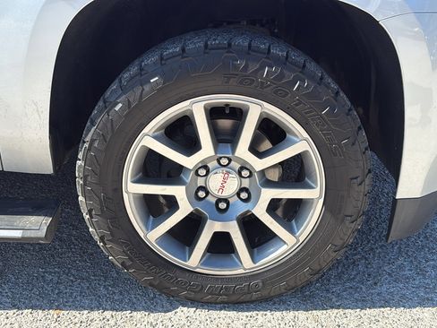 Used 2020 GMC Yukon Denali image 38