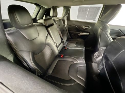 Used 2022 Jeep Cherokee Latitude image 25