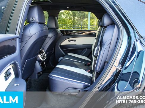 Used 2024 Bentley Bentayga AWD/4WD image 17
