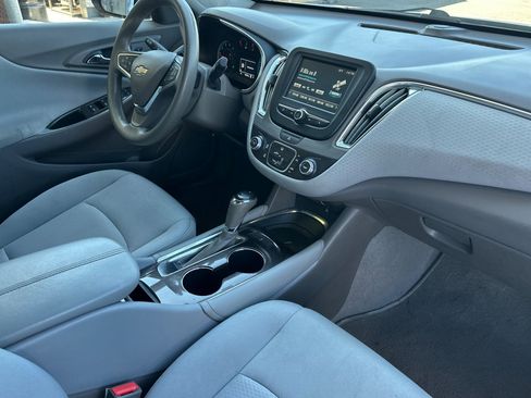 Used 2017 Chevrolet Malibu LT FWD image 15