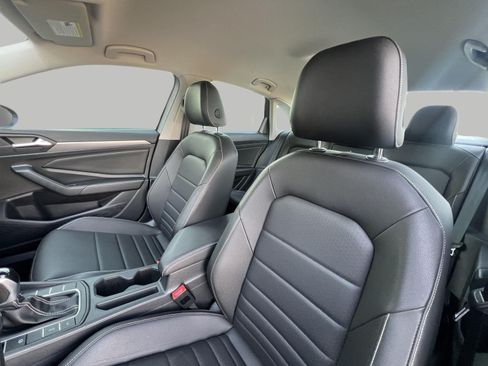Used 2024 Volkswagen Jetta SE FWD image 24
