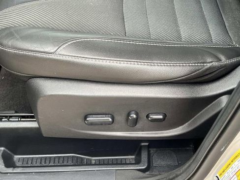 Used 2015 Ford Escape SE w/ SE Chrome Package image 20