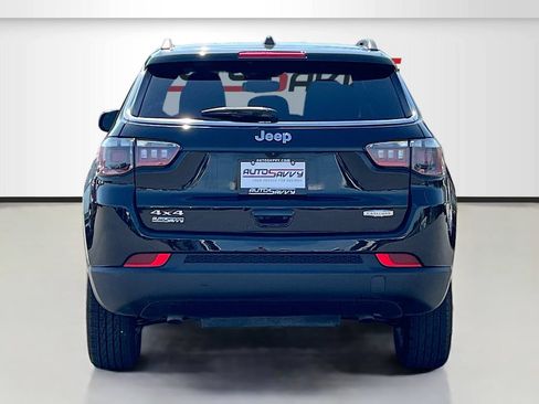 Used 2025 Jeep Compass Latitude AWD/4WD image 6
