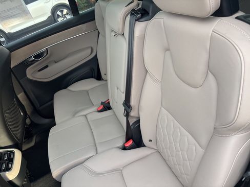 Certified 2025 Volvo XC90 B6 Plus image 38