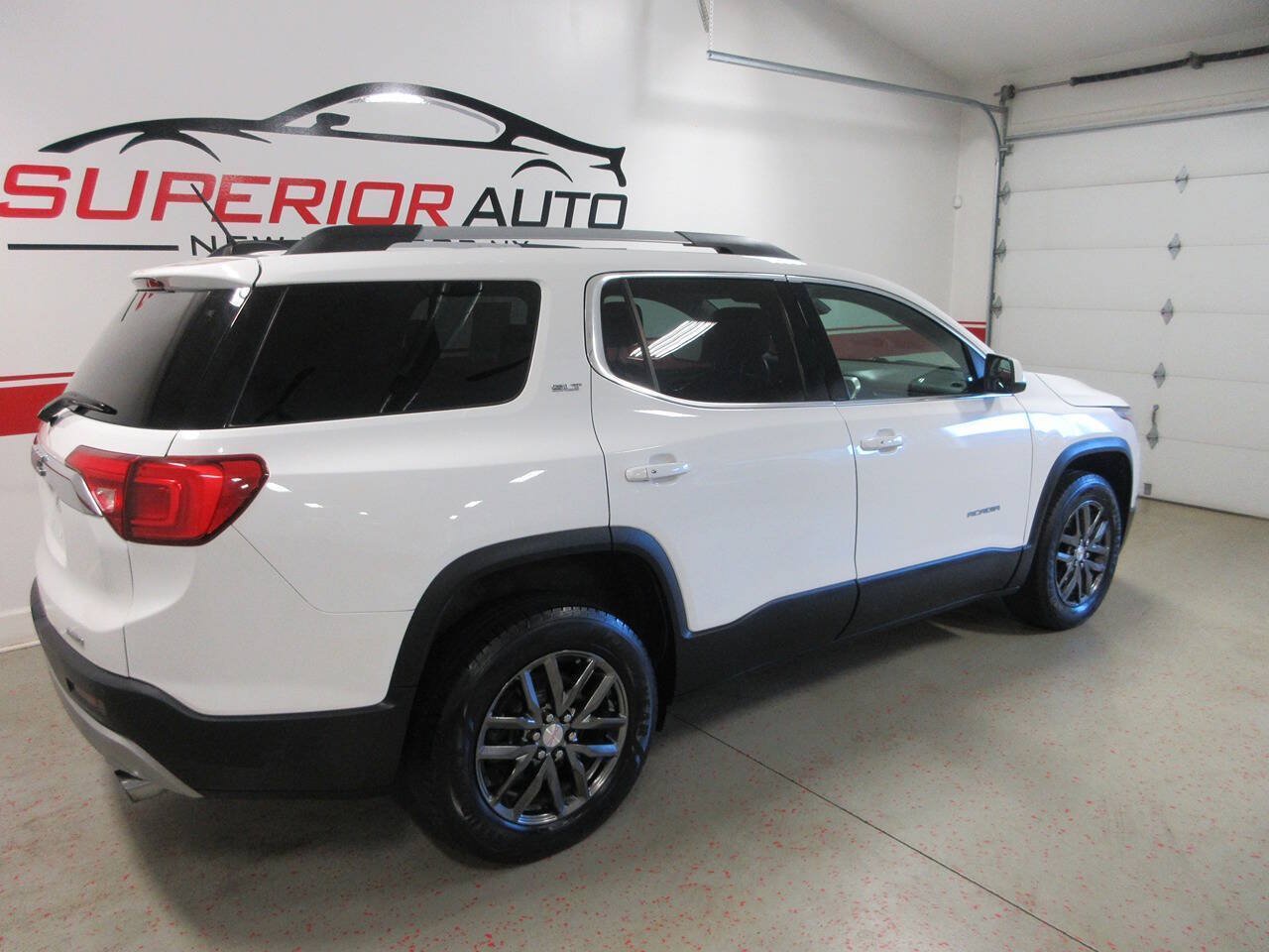 Used 2019 GMC Acadia SLT AWD/4WD image 4