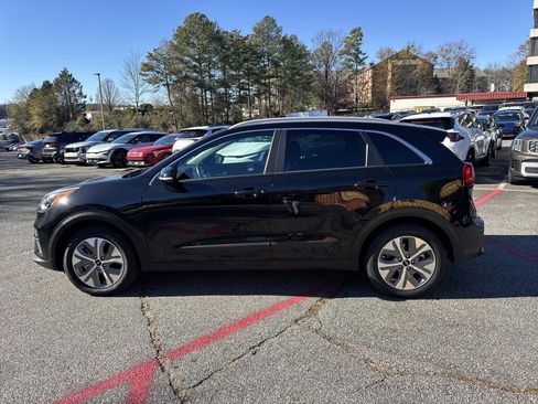Used 2022 Kia Niro EX Premium w/ Cold Weather Package image 4