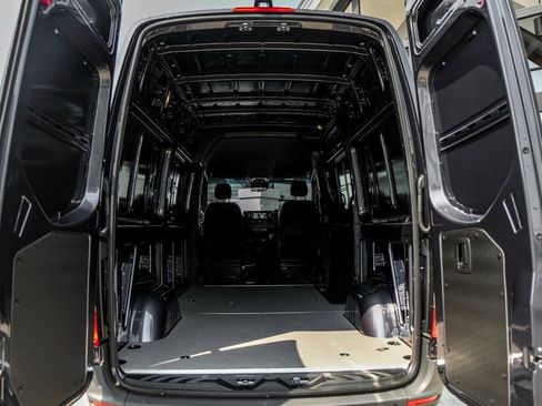Used 2025 Mercedes-Benz Sprinter 2500 image 11