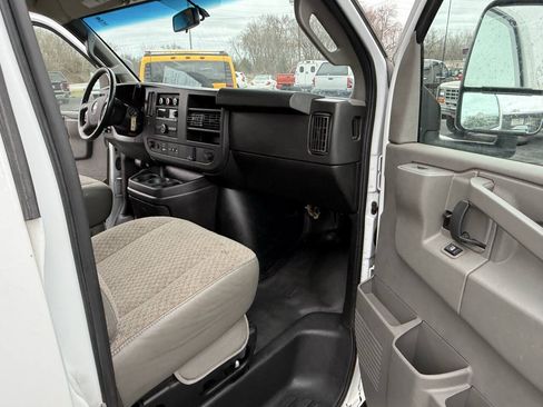 Used 2021 Chevrolet Express 3500 w/ Power Convenience Package RWD image 17
