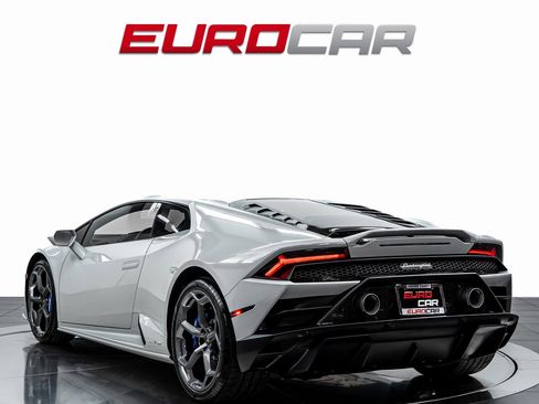 Used 2023 Lamborghini Huracan EVO image 3