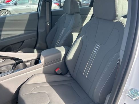 Used 2025 Hyundai Elantra SEL image 33