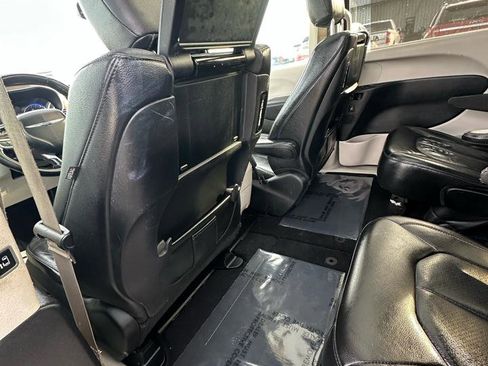 Used 2018 Chrysler Pacifica Touring-L Plus w/ Tire & Wheel Group image 33