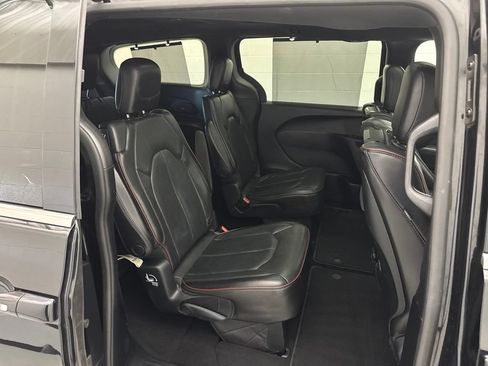 Used 2020 Chrysler Pacifica Limited FWD image 59