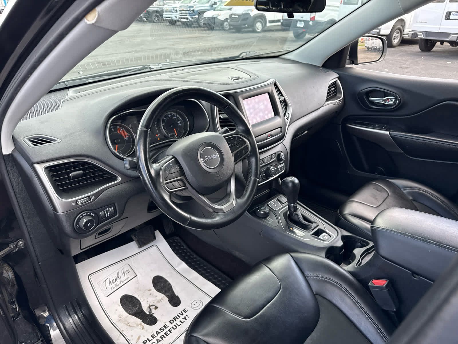 Used 2019 Jeep Cherokee Latitude Plus w/ Cold Weather Group AWD/4WD image 13