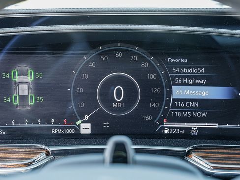 Used 2023 Cadillac Escalade ESV Premium Luxury w/ Performance Package image 25