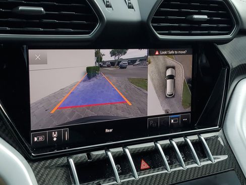 Used 2021 Lamborghini Urus image 34