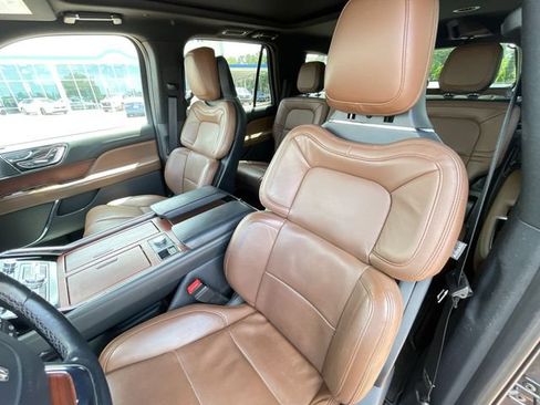 Used 2022 Lincoln Navigator Reserve AWD/4WD image 15