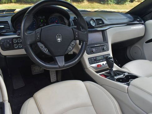 Used 2016 Maserati GranTurismo Sport image 18