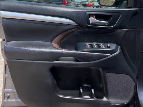 Used 2017 Toyota Highlander XLE FWD image 34