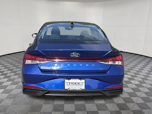 Used 2023 Hyundai Elantra SEL w/ Preferred Accessory Package FWD image 4
