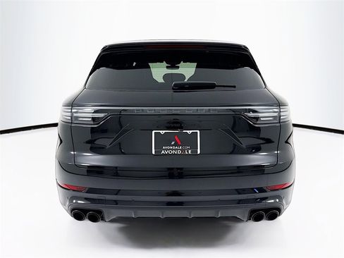 Used 2023 Porsche Cayenne Turbo image 10