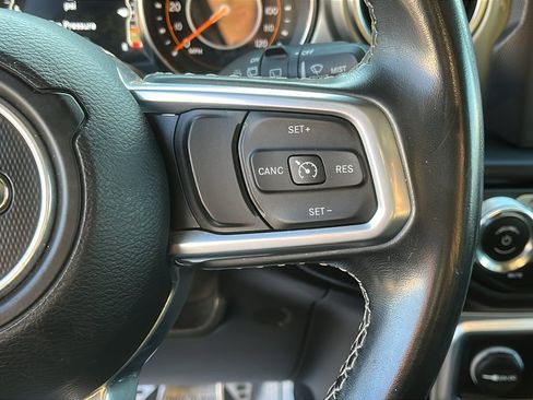 Used 2019 Jeep Wrangler Unlimited Sahara image 13