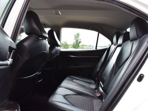 Used 2021 Toyota Camry SE FWD image 17