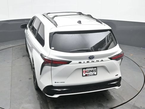 Used 2025 Toyota Sienna XSE AWD/4WD image 15