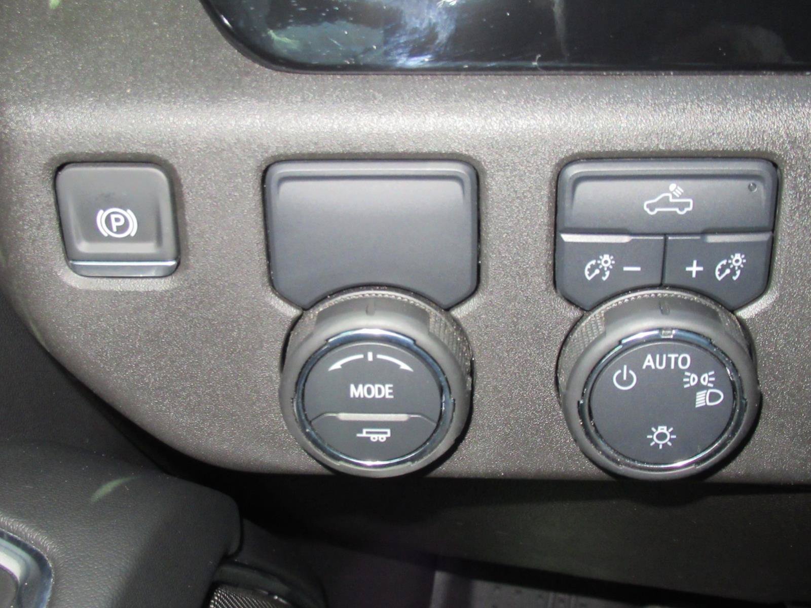Used 2025 Chevrolet Silverado 1500 LT RWD image 25