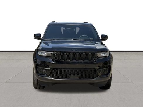 Used 2025 Jeep Grand Cherokee Altitude RWD image 2