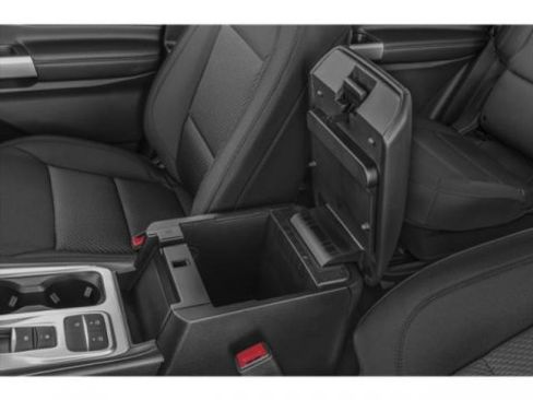 Used 2023 Ford Explorer XLT image 17