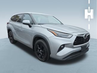 Used 2024 Toyota Highlander LE video 1