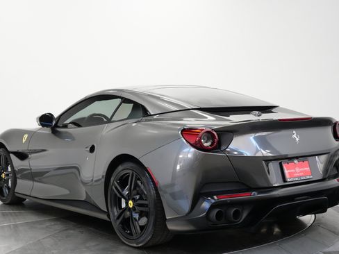 Used 2019 Ferrari Portofino RWD image 7