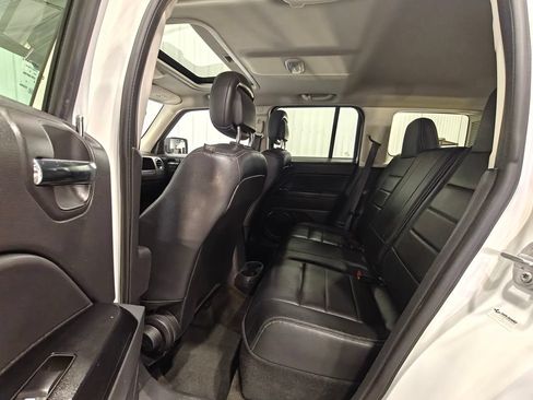 Used 2016 Jeep Patriot High Altitude AWD/4WD image 23