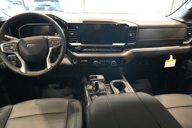 New 2026 Chevrolet Silverado 1500 RST w/ Redline Edition AWD/4WD image 15