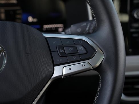 New 2025 Volkswagen Taos SE image 16