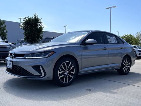 New 2025 Volkswagen Jetta SE image 3