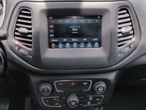 Used 2019 Jeep Compass Latitude FWD image 18