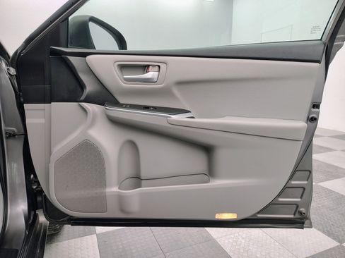 Used 2016 Toyota Camry LE image 23