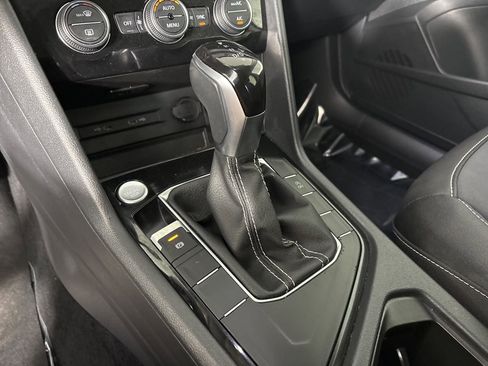 Used 2024 Volkswagen Taos SE image 18