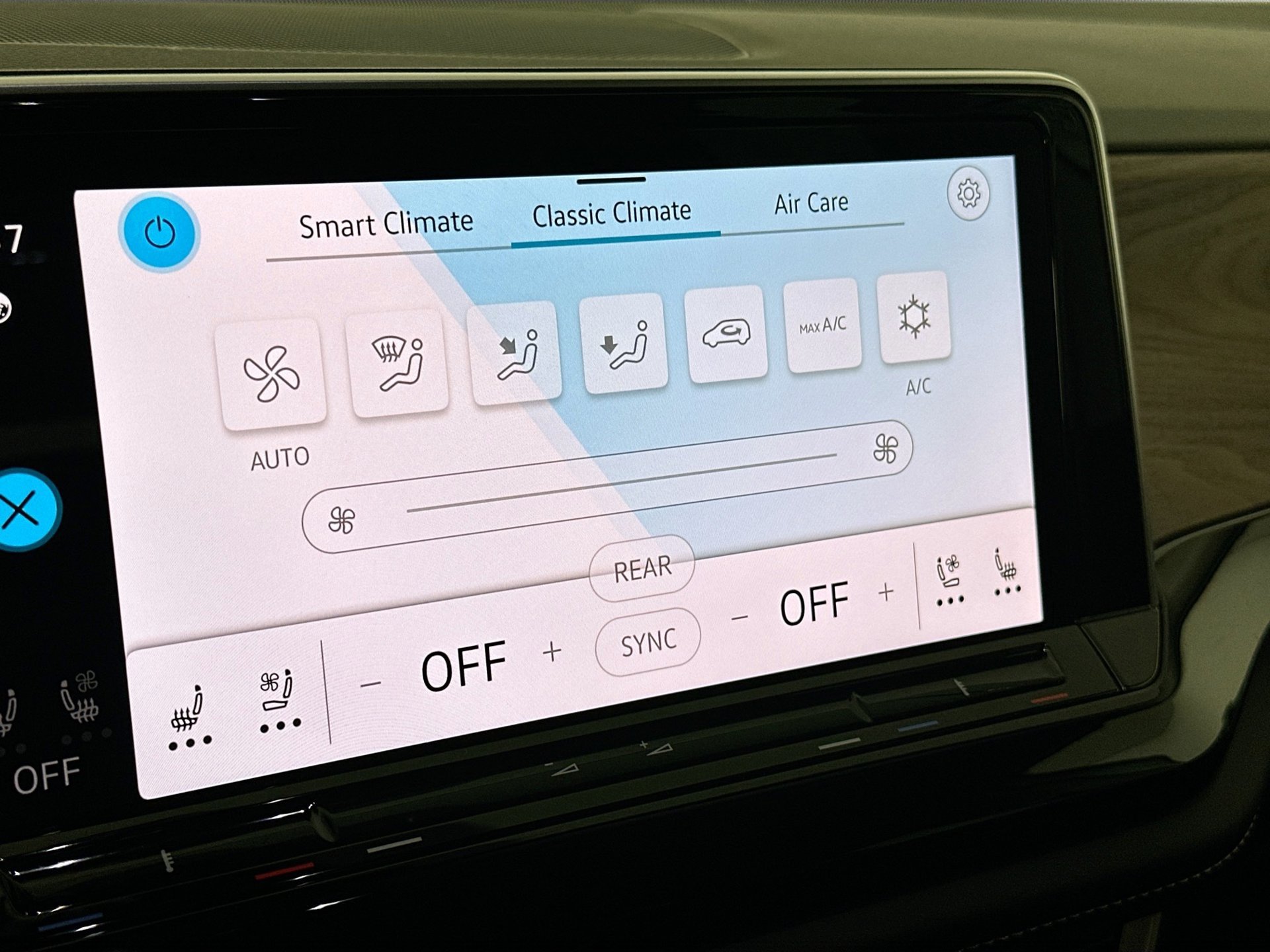 Certified 2026 Volkswagen Atlas SE FWD image 14