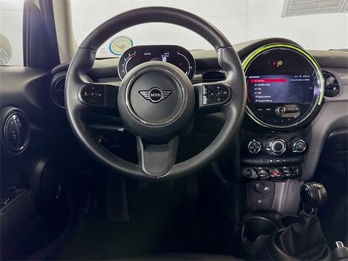 Used 2022 MINI Cooper 4-Door Hardtop image 23